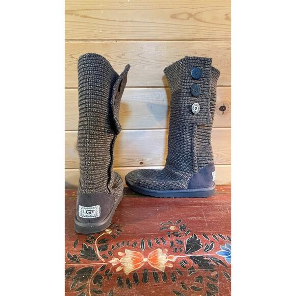 UGG Cardy Boot - Picture 1 of 7